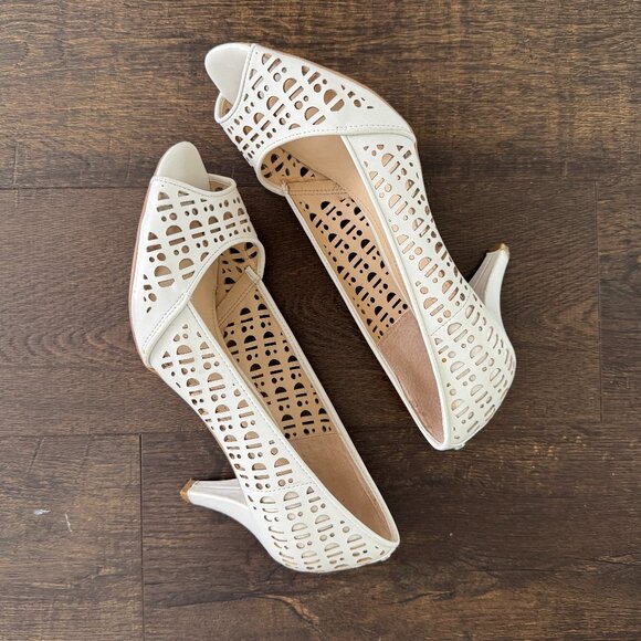 Calvin Klein Leather Perforated Peep Toe Low-heeled Pump - Size 10 - Picture 3 of 7